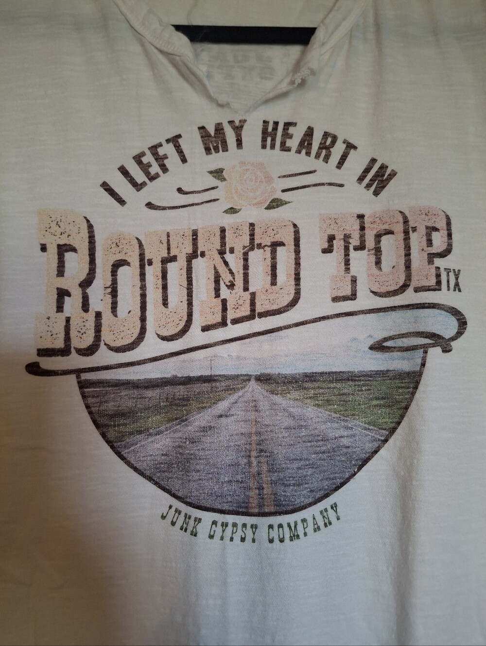 JUNK GYPSY Cream 'Round Top' Graphic Tee